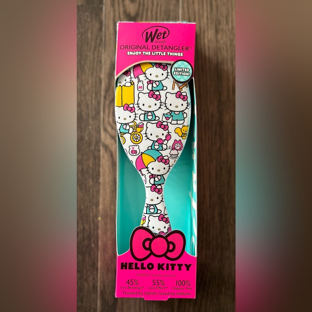 Hello Kitty limited edition Wet brush NWT